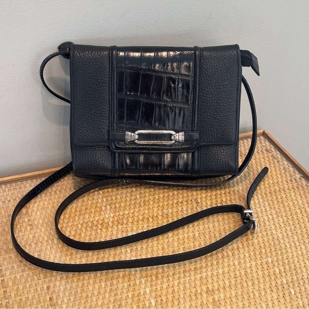 Brighton black Croc embossed leather crossbody purse in excellent condition!!